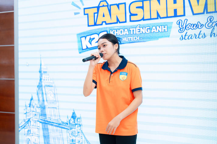 Tân sinh viên Khoa Tiếng Anh chủ động nhập cuộc hành trình đại học 62