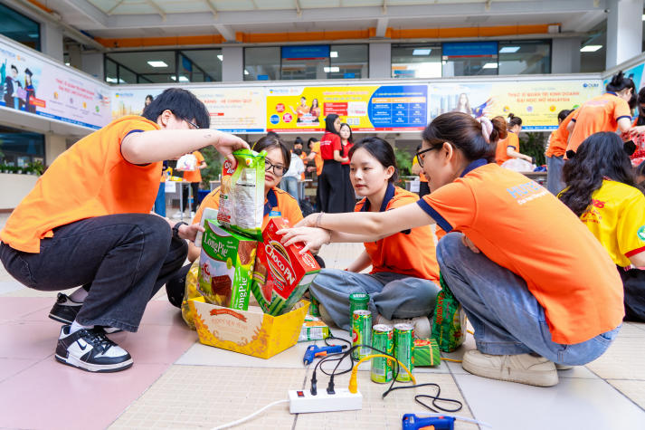 [Ảnh] Tuổi trẻ Khoa Tài chính - Thương mại gói trọn yêu thương trong những phần quà Tết 35