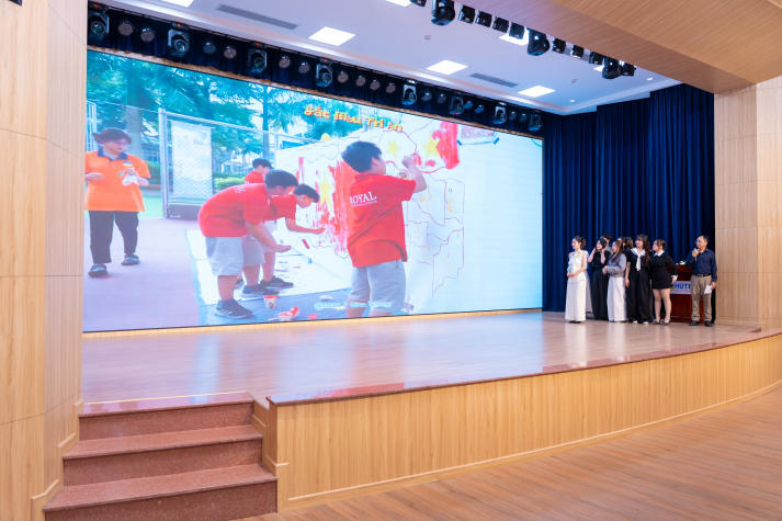 Khoa Khoa học Xã hội và Quan hệ Công chúng tôn vinh loạt dự án ý nghĩa của sinh viên 82