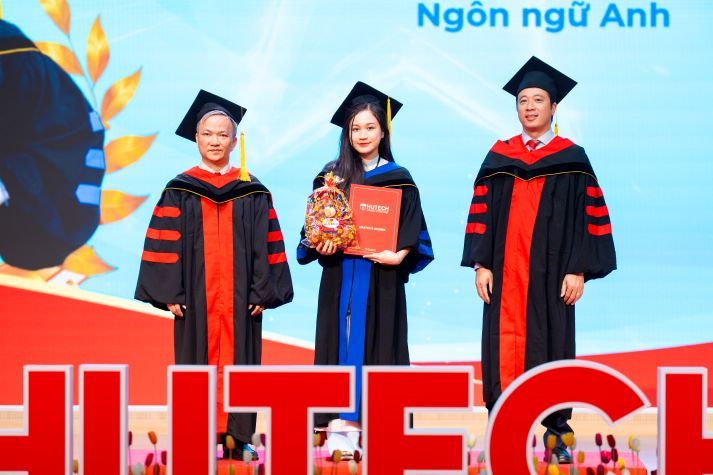 Lễ trao bằng tốt nghiệp HUTECH: Vinh danh nghị lực học tập vượt giới hạn thời gian và tuổi tác 132