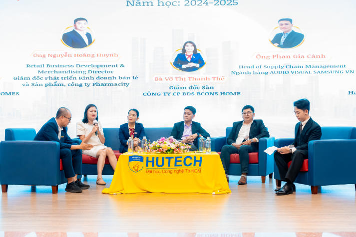 Sinh viên Khoa Quản trị kinh doanh “giải mã” thị trường lao động cùng các chuyên gia hàng đầu 98