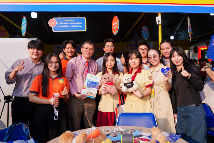 [Video] HUTECH mang đến nhiều thông tin giá trị tại Ngày hội tư vấn tuyển sinh - hướng nghiệp 2026 64