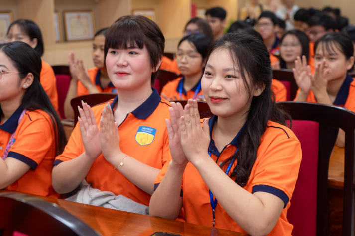 Tân binh Viện Khoa học Ứng dụng học hỏi từ đàn anh, sẵn sàng chinh phục giảng đường đại học 73