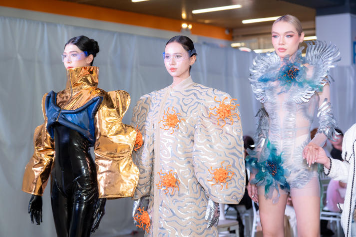[Video] Sinh viên Thiết kế thời trang HUTECH khuấy động sàn runway với những thiết kế cá tính 17