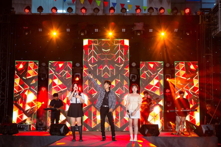 [Video] DJ Wukong khuấy động sân trường HUTECH tại Keiko Concert 114
