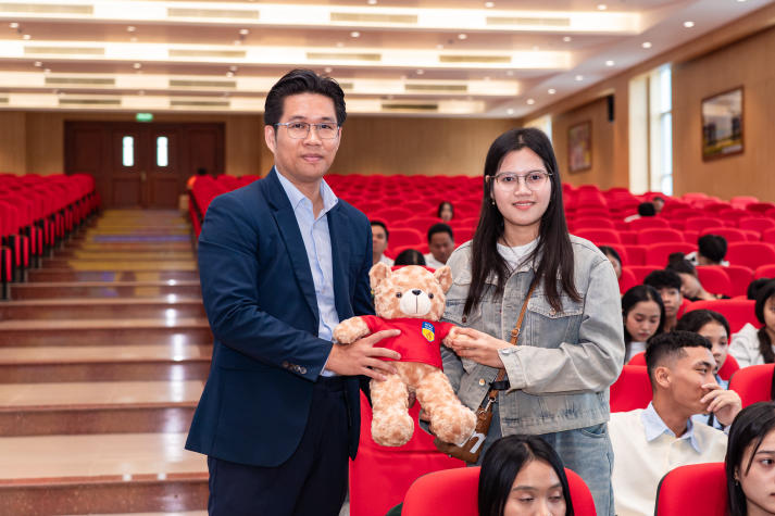Vi vu HUTECH, đoàn học sinh tỉnh Trà Vinh khám phá “Đại học GenZ” 79