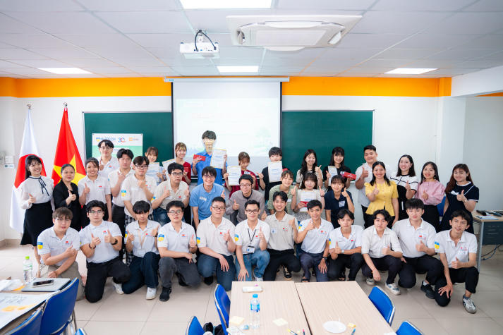 VJIT students engage with Japanese students, joining hands for environmental protection 9