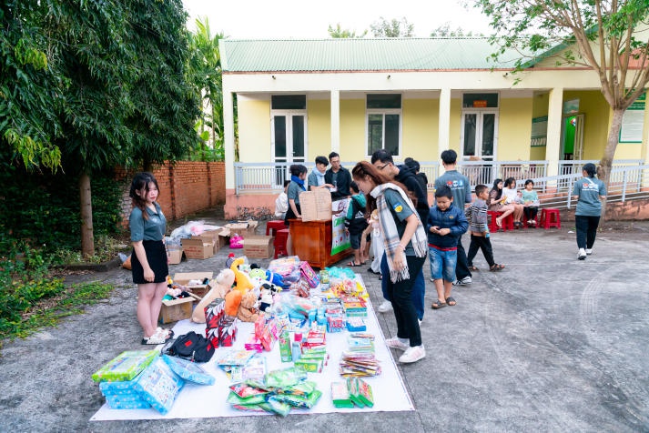 “Tết sẻ chia, Tết về nguồn” - Hành trình yêu thương và tri ân từ sinh viên Marketing - Kinh doanh quốc tế 34