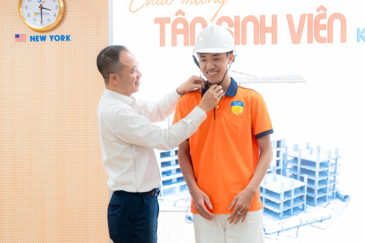 KHOA XÂY DỰNG CHÀO ĐÓN TÂN SINH VIÊN 2025 29