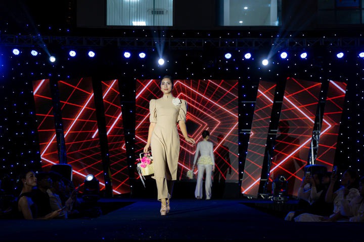 Sinh viên Quản trị sự kiện HUTECH mang sắc phục Việt lên sân khấu Fashion Show đầu tay 104