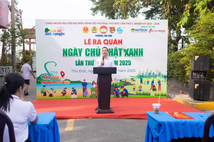 Mùa hè xanh HUTECH 2025: Gặp gỡ gia đình có công với cách mạng và xây dựng không gian sống an toàn - sạch - đẹp 137