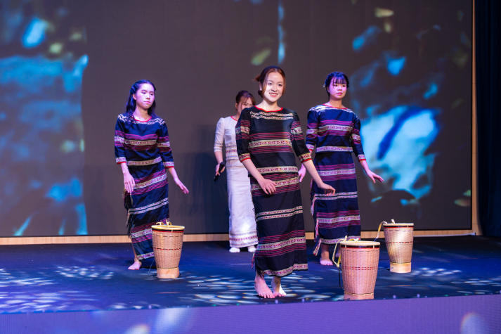 Sinh viên HUTECH thắp sáng niềm tự hào Việt qua chuỗi đồ án nghệ thuật hoành tráng 285