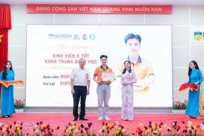 Tổng kết và triển khai công tác năm học 2024-2025, Khoa Trung Quốc học bắt đầu cho một hành trình phát triển mạnh mẽ 99