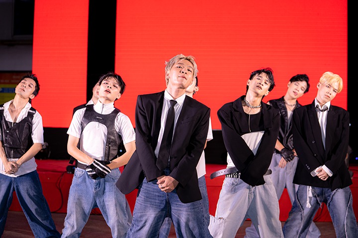 Sinh viên rủ nhau “vi vu” xứ sở kim chi ngay tại HUTECH trong Lễ hội Văn hóa Hàn Quốc 2023 155