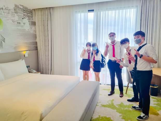 Sinh viên HUTECH cùng "Hotel Tour" tham quan thực tế tại Holiday Inn & Suites Saigon Airport 52