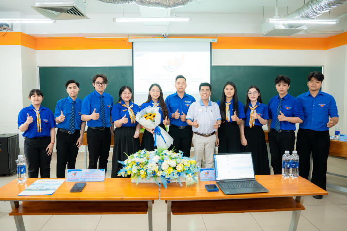 Đoàn Khoa Tài chính - Thương mại vững bước nhiệm kỳ mới với tinh thần “Đoàn kết - Tiên phong - Khát vọng - Hoài bão” 102