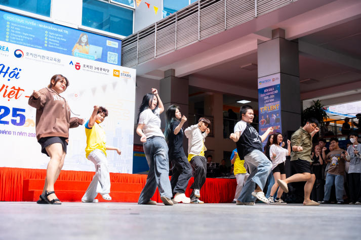 A burst of cultural colors at the Vietnam - Korea Cultural Festival 2025: Connection and integration 76