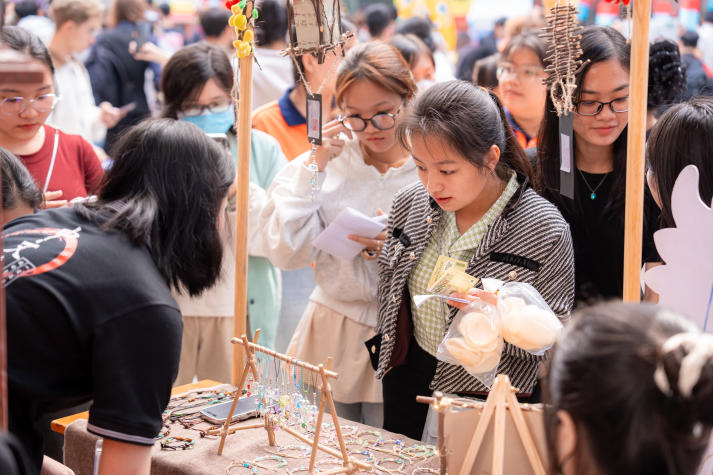 “Trung thu Hội nhập - Sắc màu đa văn hóa” tại HUTECH: Gắn kết sinh viên, lan tỏa giá trị văn hóa 87