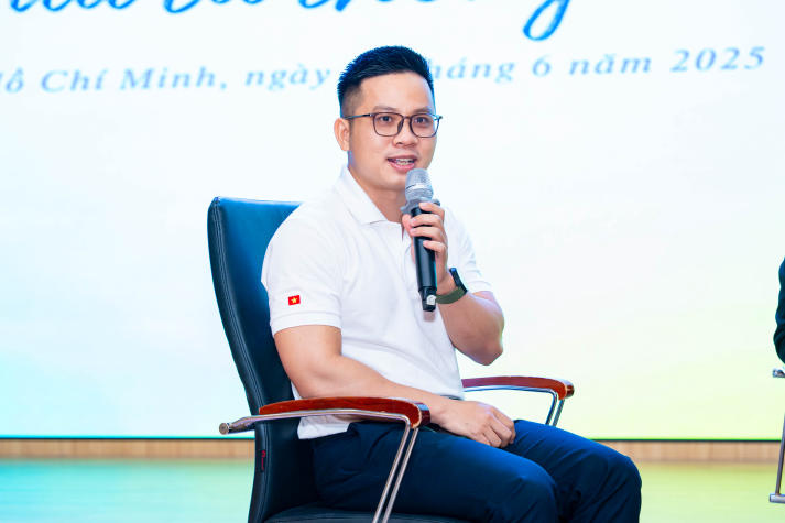 Sinh viên Khoa Tài chính - Thương mại khám phá AI trong đầu tư hiện đại cùng chuyên gia Vietcombank 82