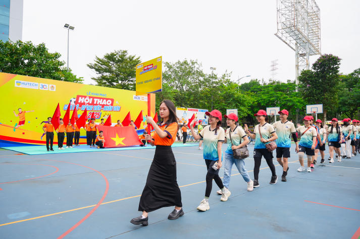 [Video] Sôi động, gắn kết và bùng nổ tại Hội thao Cán bộ - Giảng viên - Nhân viên HUTECH 2025 34