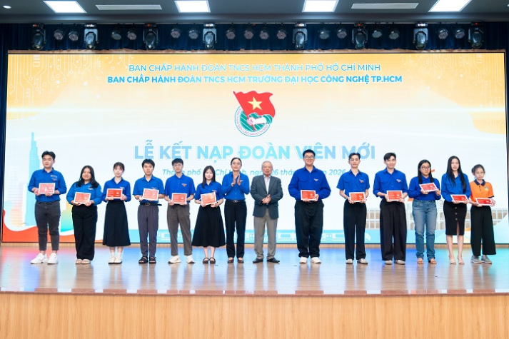 HUTECH kết nạp 54 Đoàn viên ưu tú nhân đợt kỷ niệm 95 năm ngày thành lập Đoàn TNCS Hồ Chí Minh (26/3/1931 - 26/3/2026) 57