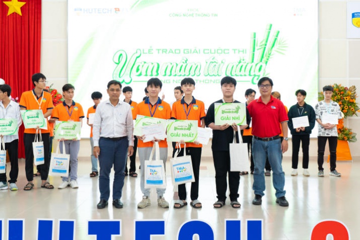 Khoa Công nghệ thông tin HUTECH tổng kết phong trào sinh viên và phát động phong trào năm học 2023-2024 311