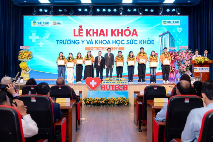 Trường Y và Khoa học Sức khỏe HUTECH khai khóa năm 2026 với “lời cam kết đầu tiên” về tri thức và y đức 52