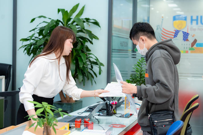 Ấn tượng HUTECH ngày nhập học: Chuyên nghiệp, chu đáo và tận tâm 22