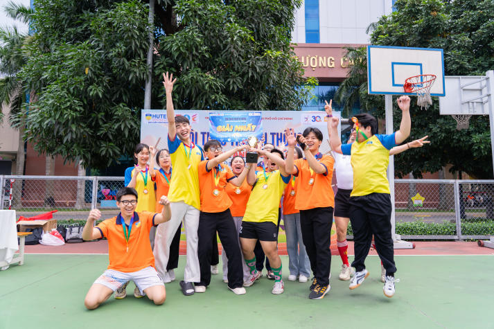 Sinh viên Khoa Tiếng Anh nhiệt huyết nhập cuộc Hội thao truyền thống lần thứ XIV 65