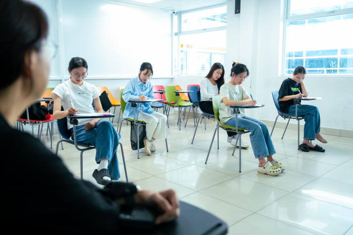 ​Sinh viên Khoa Hàn Quốc học tranh tài sôi nổi tại Cuộc thi viết tiếng Hàn "KF Global e-school" 36