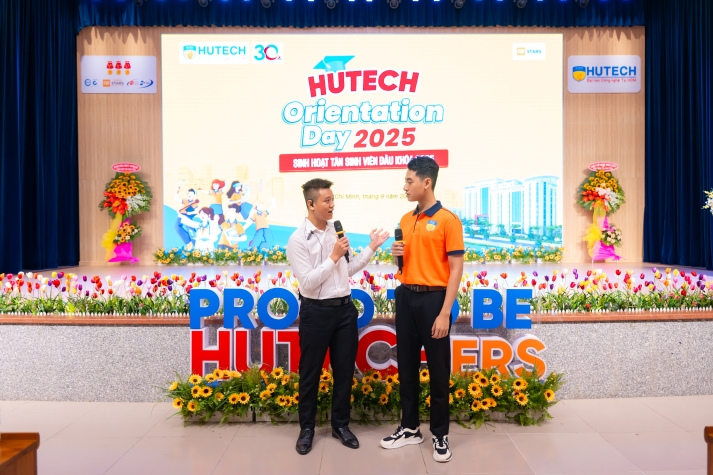 [Video] HUTECH tiếp lửa nhiệt huyết cho các tân binh từ buổi Sinh hoạt đầu khoá 30