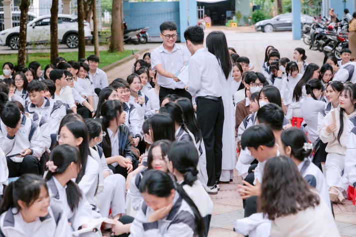 Gương mặt tân sinh viên Ngô Tuấn Anh: Say mê nghiên cứu tạo ra sản phẩm giúp ích cộng đồng 28