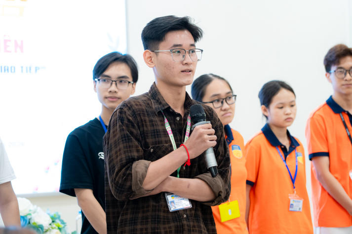 Sinh viên Công nghệ thông tin khai phá kỹ năng giao tiếp cùng MC Vũ Mạnh Cường 51