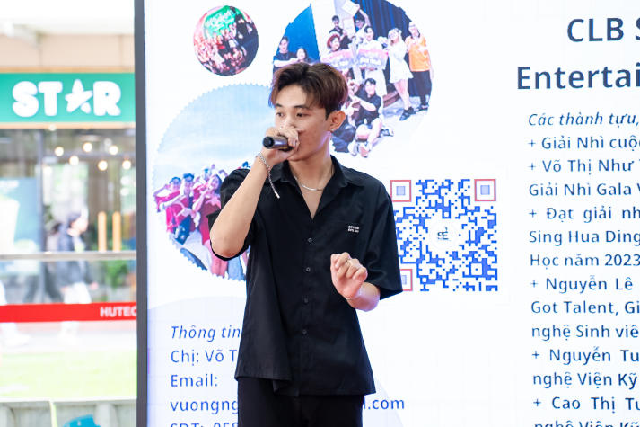 [Video] Văn nghệ sân trường HUTECH khuấy động không khí chào đón newbies 78