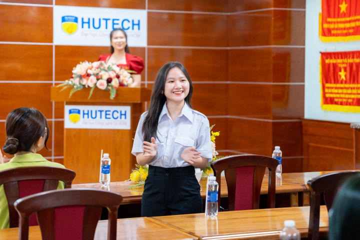 Khoa Quản trị Du lịch - Nhà hàng - Khách sạn tuyên dương 210 sinh viên tiêu biểu HKI năm học 2022-2023 22