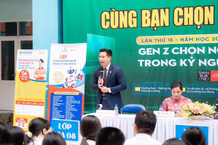 Học sinh THPT khám phá loạt mô hình học thuật sáng tạo tại gian hàng HUTECH 17