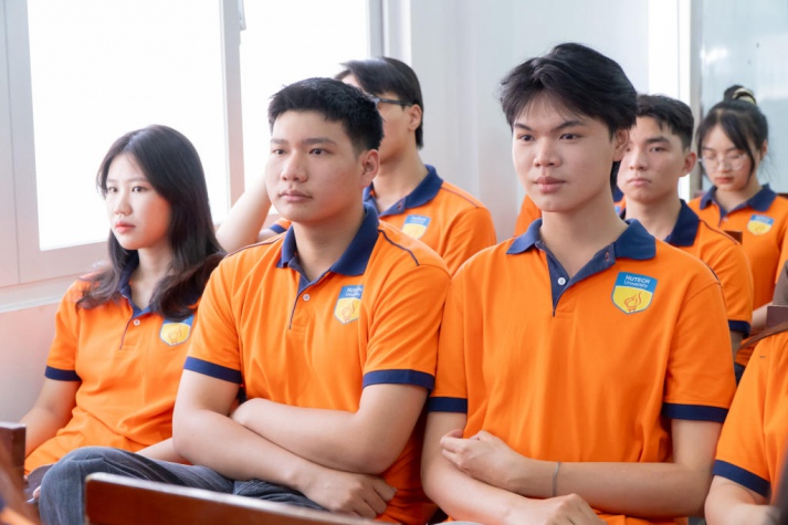 Sinh viên Khoa Tài chính - Thương mại HUTECH tham quan Công ty CP Việt Nam Kỹ nghệ Súc sản VISSAN 51