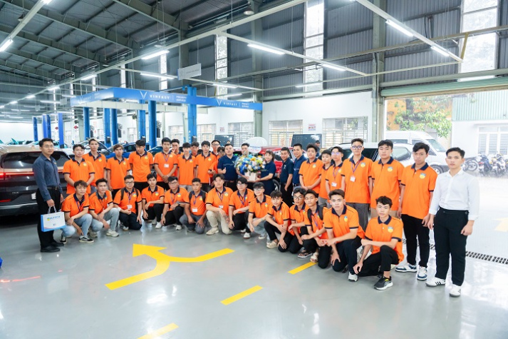 Từ giảng đường đến xưởng ô tô: Sinh viên VKIT chạm môi trường thực tế từ năm nhất 62