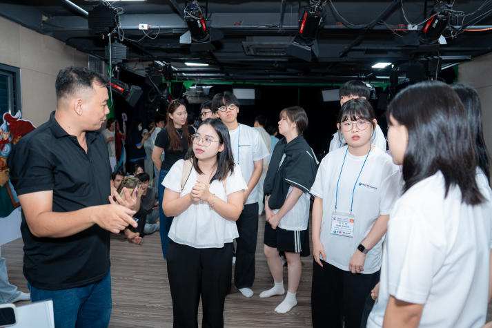 HUTECH and Incheon students engage in Vietnam-Korea cultural exchange 95