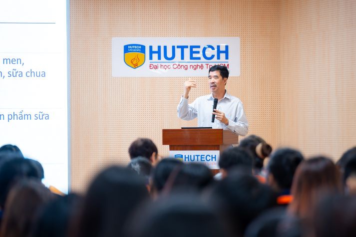 ​Sinh viên Viện Khoa học Ứng dụng HUTECH học cùng chuyên gia Hoa Kỳ về nguyên liệu bơ sữa 59