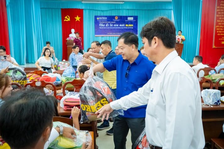 HUTECH viết tiếp hành trình thiện nguyện “Cho đi là còn mãi” tại tỉnh Tiền Giang 146