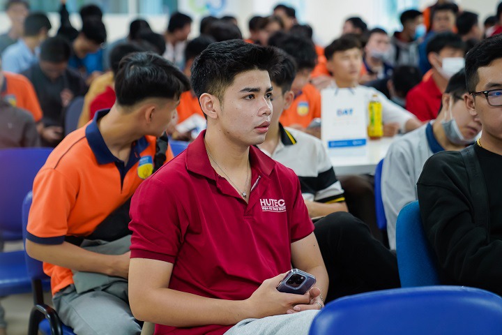 Sinh viên Viện Kỹ thuật tiếp cận giải pháp, thiết bị tự động hóa và cơ hội thực tập, việc làm cùng chuyên gia DAT 43