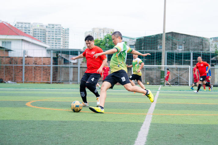 [Hội thao CB-GV-NV HUTECH 2025]: Bóng đá nam ra quân, kịch tính ngay loạt trận mở màn 28