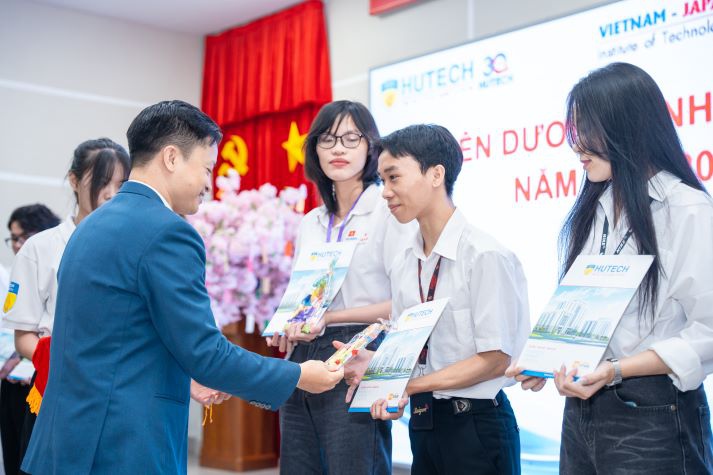 VJIT tổng kết và phát động phong trào sinh viên năm học 2024-2025 20