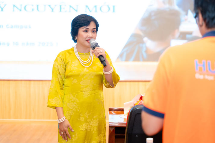 “Be the T.E.A.C.H.E.R the world needs”: Sinh viên Khoa Tiếng Anh tìm hiểu về nghề giáo trong kỷ nguyên số 92