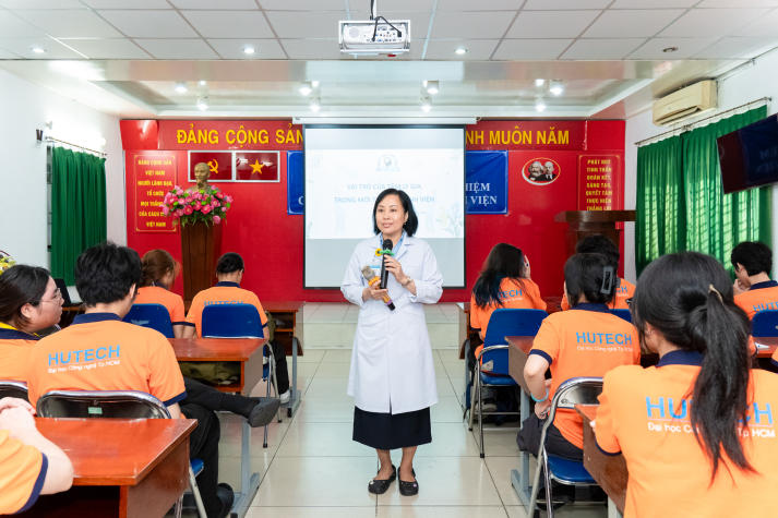 Sinh viên Tâm lý học tiếp cận thực tế trị liệu tại Bệnh viện Tâm thần TP.HCM 80