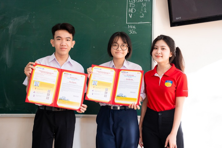 [Video] HUTECH Scholarship Tour 2025: 9 tỉnh thành, 2.000 học bổng và hàng ngàn ước mơ được chắp cánh 99