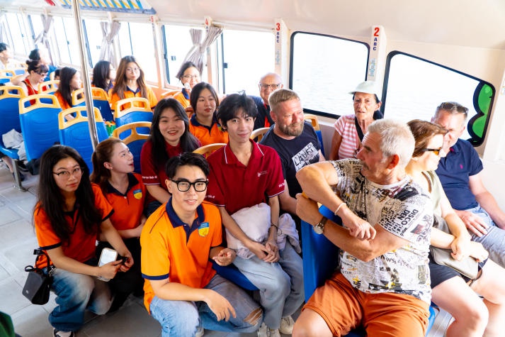 Sinh viên Viện Đào tạo Quốc tế khám phá sông nước Sài Gòn cùng Saigon Water Bus 35