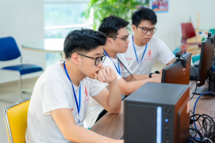 Nhiều tài năng công nghệ trẻ trong và ngoài nước đến HUTECH, đăng ký nhập cuộc Kỳ thi OLP, OlpAI, Procon, ICPC 2025 37