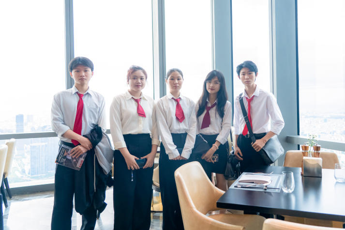 Khám phá dấu ấn dịch vụ tại Autograph Collection, sinh viên HUTECH chuẩn bị hành trang nghề khách sạn 110